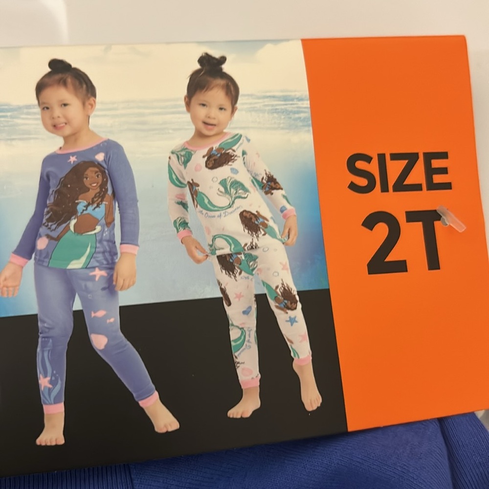 Little mermaid Ariel pajama set 4 piece  Blue green. Long sleeves. Size 2 T